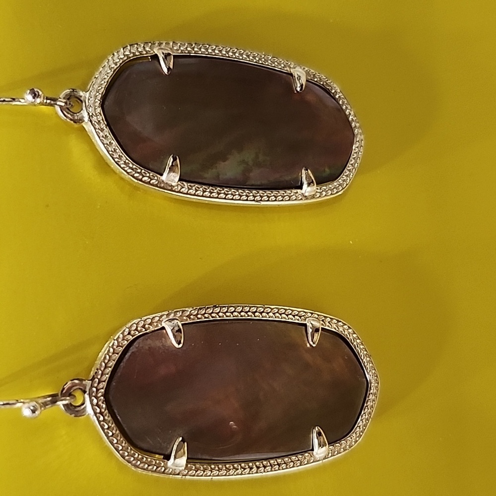 SOLD Kendra Scott Elle earrings